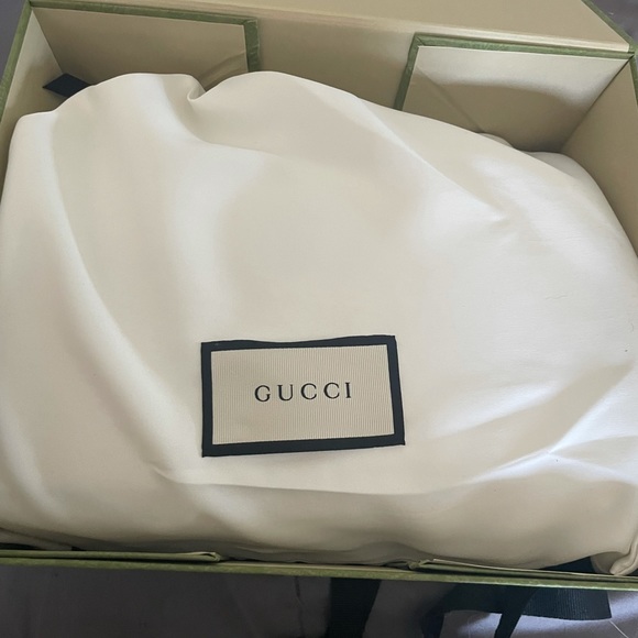 Gucci bag Crossbody brand new with box!! - Picture 3 of 17